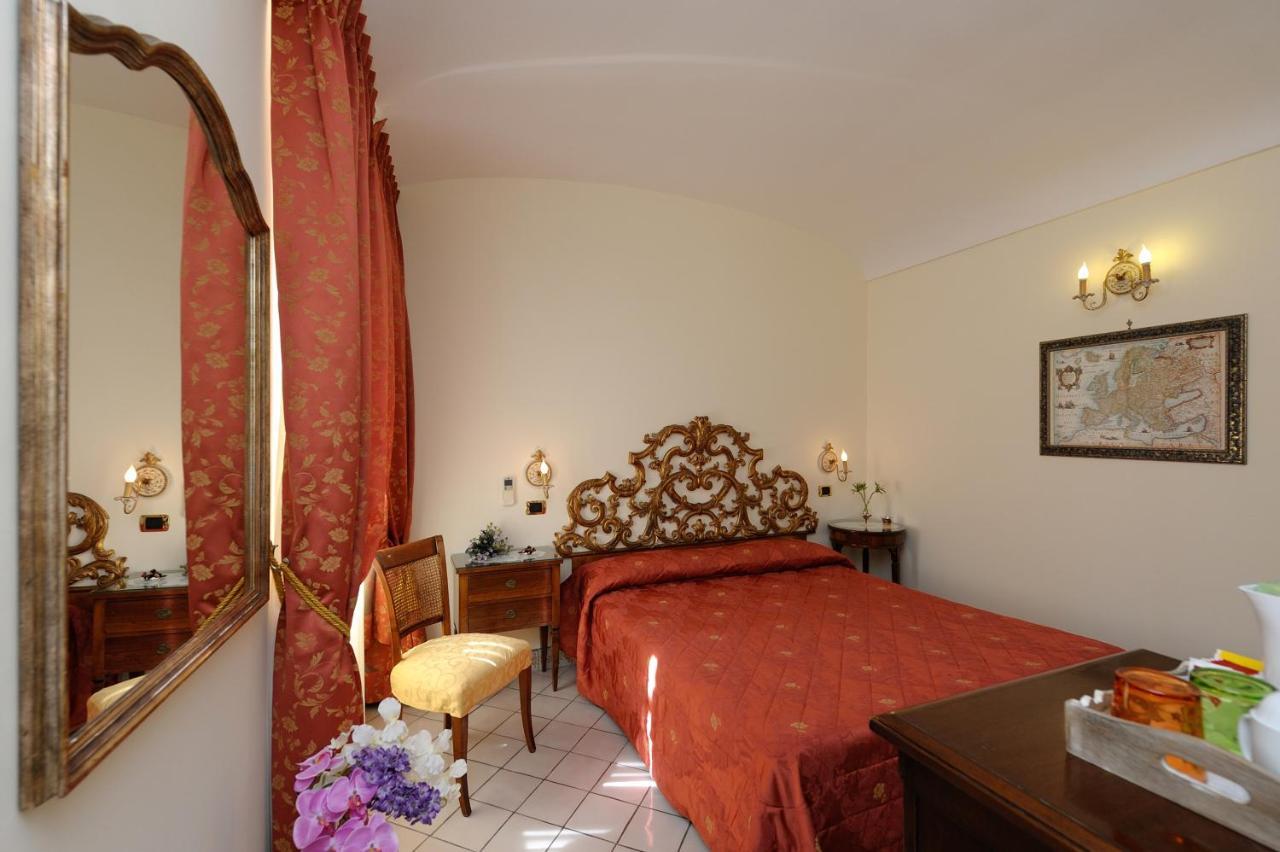 Amalfi Old Square Room & Apartments Exteriér fotografie
